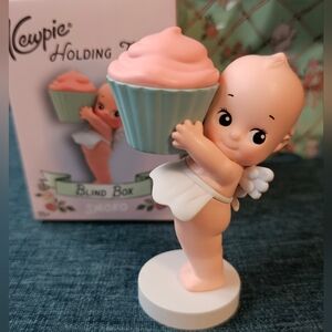 Smoko Blind Box Kewpie Holding Cupcake